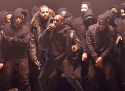 Penampilan Disensor, Kanye West Dikritik Lionel Richie dan Liam Gallagher