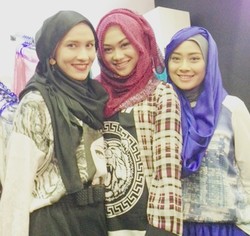 3 Hijabers Cantik Menarik Perhatian Pengunjung di Hari Terakhir IFW