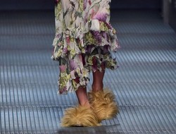 Tren Sepatu Bulu Untuk Musim Dingin, Dari Topshop Sampai Gucci