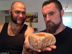 Wouw! Setelah Disimpan 20 Tahun Burger Ini Tidak Berjamur!