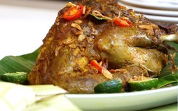 Yuk, Tambah Semangat dengan Menyantap Ayam Betutu yang Pedas Siang Ini
