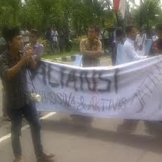 Mahasiswa dan Aktivis Demo Pertanyakan Kasus Penembakan di Bangkalan