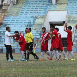 Harap-harap Cemas Menunggu Tiket ke Manchester