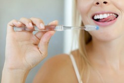 Tak Cukup Cuma Sikat Gigi, Agar Mulut Sehat Lidah Juga Harus Dibersihkan