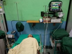 Kakek Tukang Bangunan di Bekasi ini Koma dan Butuh Bantuan untuk Biaya Rumah Sakit