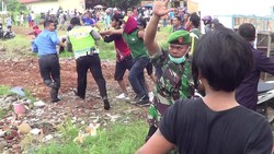 Demo Nelayan di Batang Rusuh, Anggota Satlantas dan Perwira Terluka