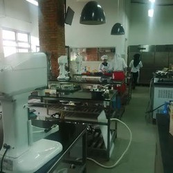 Kepsek SMKN 27: UPS Perlu Tapi Prioritas Kami Perbaikan Bangunan Kelas