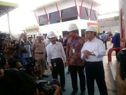 Blusukan ke Lebak Bulus, Menteri ESDM Jadi Petugas SPBG Dadakan