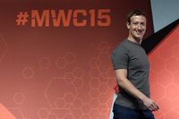 Pidatonya Membosankan, Zuck Santai Tebar Senyuman