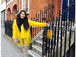 Foto: Penampilan Streetstyle Dian Pelangi Saat di London, Inggris