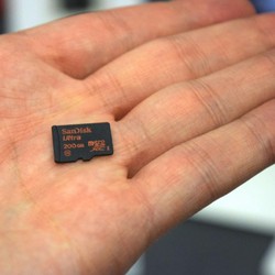 Perlu Memori Besar di Ponsel? Nih, Ada MicroSD 200 GB