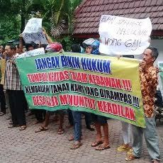 Puluhan Warga Demo BPN Tuban Minta Sertifikat Segera Diserahkan