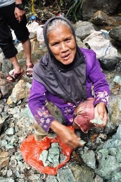 Ini Nenek Perkasa Pengangkut Giok Aceh Pecahan 20 Ton di Nagan Raya