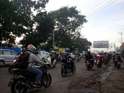 Duh! Pemkab Bogor Menyerah Tertibkan Pasar Tumpah di Flyover Cibinong