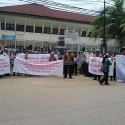 Pegawai St Monica Demo Tuntut Guru yang Didakwa Kekerasan Seks Dibebaskan