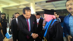 Risma Raih Doktor HC dari ITS, CT: Ini Bukti Jasa Bu Risma Luar Biasa