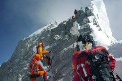 Hii! Banyak Feses Manusia di Puncak Everest