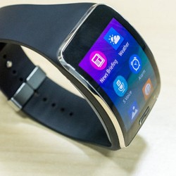 Orbis Belum Sempurna, Samsung Batal Jegal Apple Watch