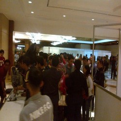 Cari Barang Bagus Harga Miring, Ratusan Pengunjung Serbu Nike Football Bazaar