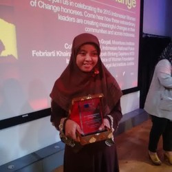 Febriarti Khairunnisa, Ajari Anak Sekolah Menabung dengan Bank Sampah