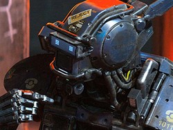 Chappie: Memanusiakan Robot