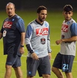 Benitez Ingatkan Napoli Pentingnya Kekompakan