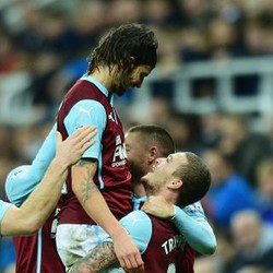 Clarets Ingin Rusak Laju Oke Si Merah