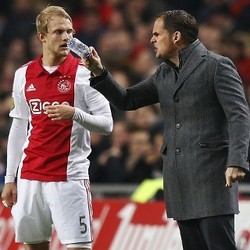 De Boer Suka Spanyol, tapi Belum Berpikir Melatih di Sana