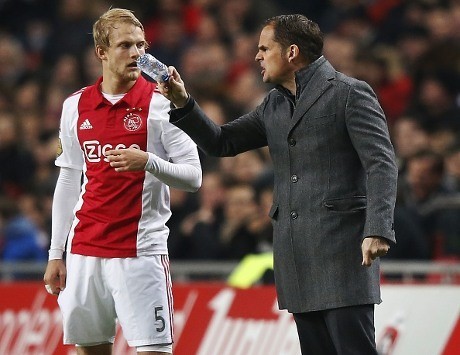 De Boer Suka Spanyol, tapi Belum Berpikir Melatih di Sana