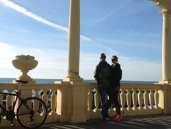 Pria Ini Lamar Kekasih dengan Permainan Berburu Harta Karun Keliling Dunia