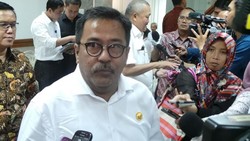 Usai Rutin Terapi, Wajah Rano Si Doel Karno Kini Terlihat Cerah