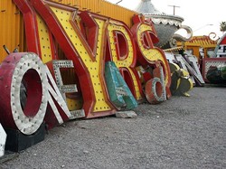 Usai Nonton Fifty Shades of Grey, Pasangan Ini Bercumbu di Museum