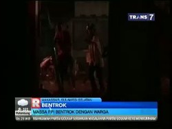 Massa FPI Bentrok dengan Warga