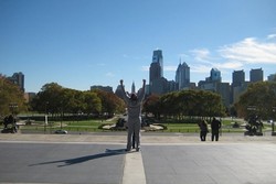 Traveler Ini Kunjungi 250 Lokasi Film Hollywood Bareng Keluarga