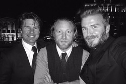 Panjat Landmark Wisata London, David Beckham Selfie Bareng Tom Cruise
