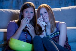 Studi: Hati-hati, Hobi Menonton Film Sedih Bisa Bikin Gemuk