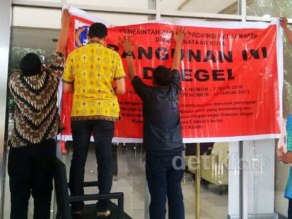 Green Mall Tebet Disegel