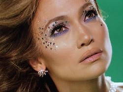 JLo Jadi Alien Seksi di Video Klip Terbaru