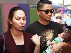 Tugas Deswita Menyusui, Ferry Maryadi Kebagian Gendong Anak