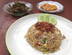 Nyam! Enaknya Malam Ini Makan Nasi Goreng Cakalang yang Pedas Mengigit