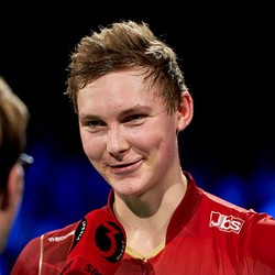 Demi Sponsor dan Samai Lin Dan, Axelsen Kursus Bahasa Mandarin