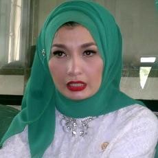 Arzeti Siap Tantang Risma di Pilkada Surabaya