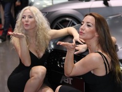 Mmuaahhh, Salam dari Model Cantik Jenewa