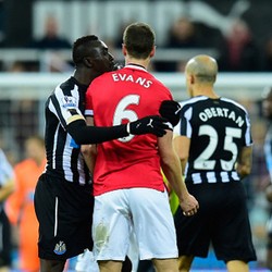 Ludahi Evans, Papiss Cisse Minta Maaf