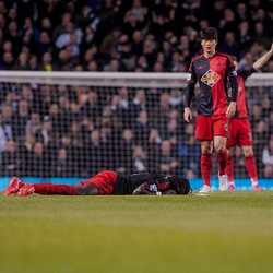 Sempat Ambruk di White Hart Lane, Gomis Kini Baik-baik Saja