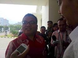 Denny Indrayana Berniat Perbaiki Pelayanan Imigrasi, Tapi Dikriminalisasi