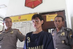 Perampok Sadis Dihajar Massa Setelah Gorok Leher Korban