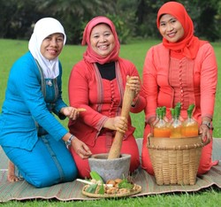 Lasmi, Penjual Jamu Gendong yang Sukses Tularkan Ilmu Hingga ke Singapura