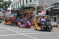Beda! Konvoi Pakai Mesin Penggiling Padi di Aceh