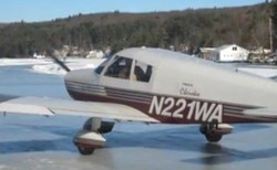 Ngeri! Danau Beku Ini Jadi Landasan Pacu Pesawat